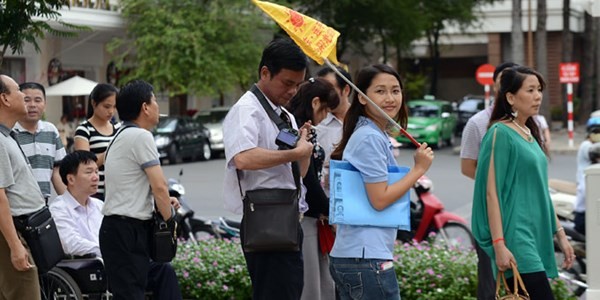 HDV “chui” tung hoành vì Việt Nam quản lý du lịch lỏng lẻo? Hướng dẫn viên Trung Quốc ngang nhiên đưa đoàn tại Đà Nẵng
