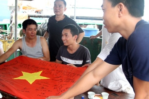 Video: Ký ức Hoàng Sa Ở nơi ấy là cát vàng sóng biếc, ở nơi ấy từng có những con người gắn bó với đảo xa.