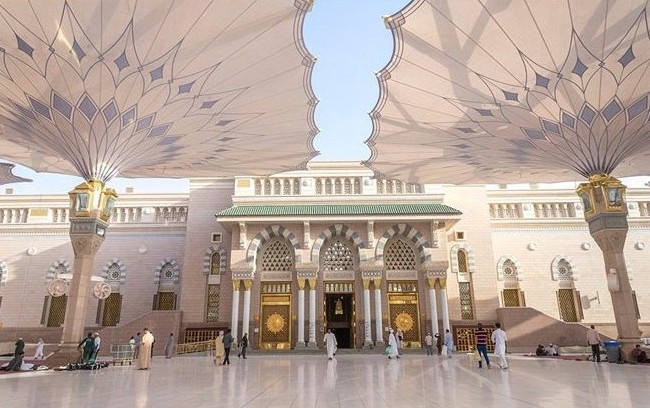 Video: Mê mẩn những chiếc ô ở thánh đường đẹp nhất thế giới Thánh đường Al-Masjid an-Nabawi với các cột lớn tuyệt đẹp ở Medina, Ả Rập Saudi.