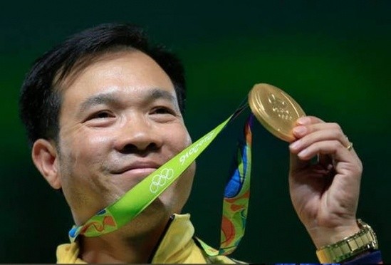 Video: Bí mật về chiếc huy chương vàng Olympic VĐV Hoàng Xuân Vinh đã đi vào lịch sử khi lần đầu tiên giành huy chương Vàng, đưa lá cờ tổ quốc được kéo cao ở Olympic.