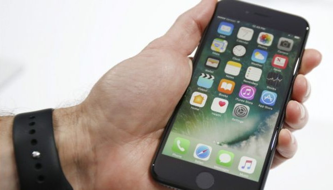Apple tung video 107 giây tóm tắt 2 giờ ra mắt của iPhone 7 Với sự cố lỗi pin của Samsung Galaxy Note 7, iPhone 7 càng có nhiều cơ hội quay lại vị trí ông hoàng smartphone.
