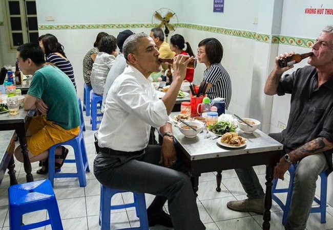 Video: Tổng thống Obama: Bún chả Việt Nam đúng là tuyệt phẩm! "Món này thật tuyệt vời! Xuất sắc! Quá ngon!", ông Obama đã thốt lên sau khi ăn miếng bún đầu tiên.