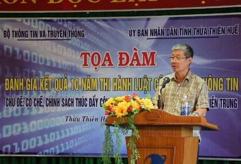 Sớm hoàn thiện các chính sách pháp luật về CNTT Thứ trưởng Nguyễn Thành Hưng phát biểu tại buổi tọa đàm