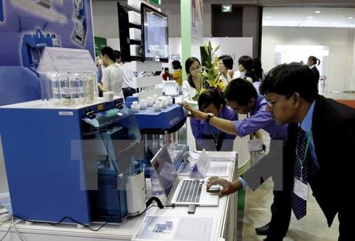 Thanh toán điện tử: Bước đà tạo dựng nền kinh tế số hoá Công nghệ số kết hợp với kinh tế truyền thống - Xu hướng mới trên toàn cầu. Ảnh minh họa: TTXVN