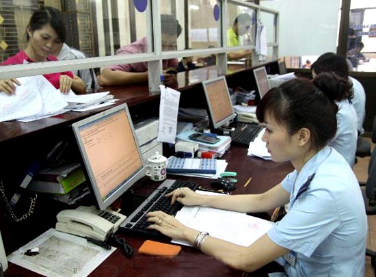 Ứng dụng CNTT tận dụng hạ tầng kỹ thuật hiện có Đẩy mạnh ứng dụng CNTT phục vụ người dân và doanh nghiệp, nhằm giảm thiểu thời gian phải đến trực tiếp cơ quan nhà nước thực hiện các thủ tục hành chính.