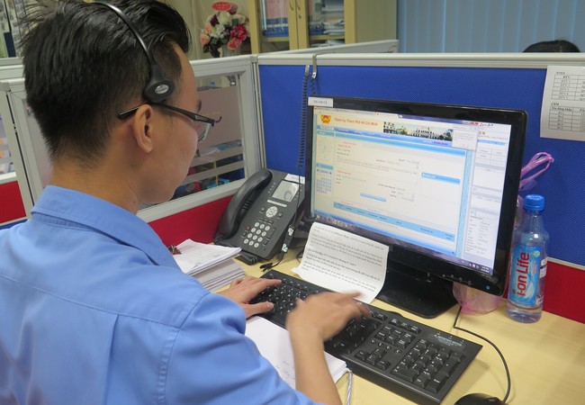 Lập hotline hỗ trợ khách du lịch 24/24 trong ngày bão Đường dây nóng trực 24/24 đẻ hỗ trợ kịp thời cho du khách (ảnh minh hoạ)