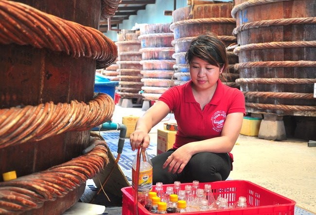 Bộ trưởng Trương Minh Tuấn nói về “sự cố truyền thông” nước mắm Bộ trưởng Trương Minh Tuấn cho biết Bộ Thông tin và Truyền thông đang phối hợp với các cơ quan chủ quản báo chí quyết làm trong sạch đội ngũ những người làm báo, loại bỏ những phần tử lạm dụng quyền tự do báo chí, bẻ cong ngòi bút...
