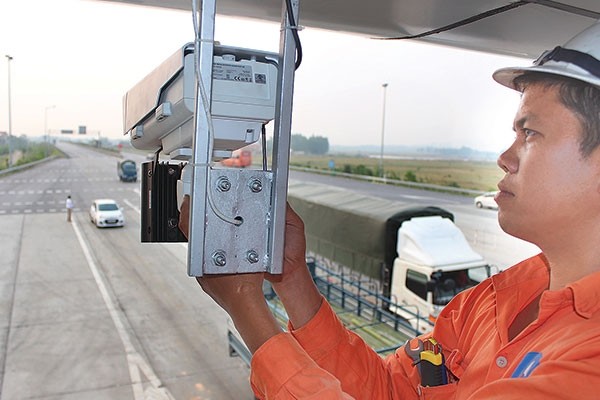 Từ 3/11 bắt đầu phạt nguội trên cao tốc Nội Bài - Lào Cai Hệ thống camera đã được lắp đặt và sẵn sàng để "phạt nguội" vi phạm ATGT trên tuyến cao tốc Nội Bài - Lào Cai (đoạn Nội Bài - Phú Thọ)