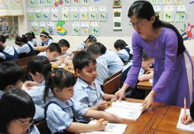 Phụ huynh biết kết quả học tập từng ngày của con em qua sổ điểm điện tử Ứng dụng công nghệ thông tin trong quản lý và giảng dạy góp phần nâng cao chất lượng giáo dục - ảnh minh hoạ