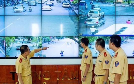 Giao thông thông minh trên nền bản đồ số Theo dõi, kiểm soát giao thông qua màn hình trung tâm tín hiệu đèn giao thông - ảnh minh họa: Internet