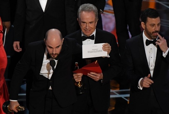 Video gây sốc đảo ngược giải Oscar dành cho Phim hay nhất Giải Oscar Phim hay nhất bị trao nhầm, và trao lại cho 'Moonlight'