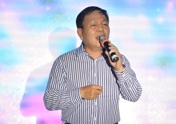 Video: Sếp Viettel gây sốt vì “Nơi này có anh” nhân ngày Phụ nữ Phó TGĐ Viettel Lê Đăng Dũng đã "gây bão"nhiều lần từ những ca khúc hít của giới trẻ.