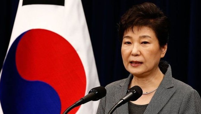 Tổng thống Hàn Quốc Park Geun-hye chính thức bị phế truất (video) Bà Park bị cáo buộc thông đồng với người bạn thân bị buộc tội hối lộ và tham nhũng