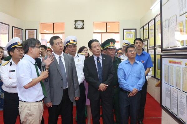 Triển lãm chủ quyền Hoàng Sa, Trường Sa tại huyện đảo Bạch Long Vĩ Triển lãm góp phần minh chứng chủ quyền của Việt Nam đối với quần đảo Hoàng Sa, Trường Sa.
