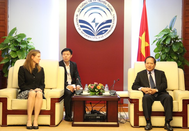 Thông tin xấu độc sẽ không có chỗ “dung thân” trên Facebook Bộ trưởng Bộ TT&TT Trương Minh Tuấn tiếp và làm việc với Đoàn đại biểu cấp cao Facebook.