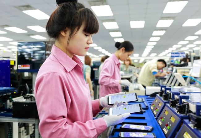 70 quốc gia và vùng lãnh thổ đã nhập khẩu sản phẩm Samsung “made in Vietnam“ Ít ai biết rằng, nhà máy Samsung tại Việt Nam cung cấp hơn 50% lượng Galaxy S8/S8+ bán ra trên toàn cầu. Ảnh minh hoạ: Internet