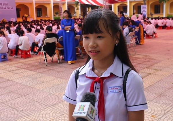 Bức thư đạt giải Nhất UPU lần thứ 46 lay động lòng người Em Nguyễn Đỗ Huyền Vi, học sinh đạt giải nhất cuộc thi viết thư quốc tế UPU lần thứ 46 năm 2017.