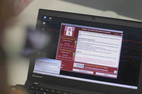 Việc phát tán mã độc WannaCry chỉ là phần nổi của tảng băng chìm Tính đến chiều 16/5, tại Việt Nam đã có hơn 1.900 máy tính bị lây nhiễm mã độc tống tiền WannaCry. Ảnh minh hoạ: BBC.
