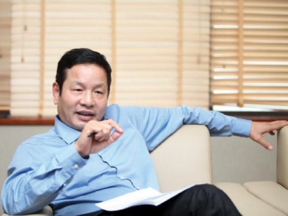 Chủ tịch FPT Trương Gia Bình hát “Anh còn nợ em” gây sốt mạng xã hội Chủ tịch FPT Trương Gia Bình.