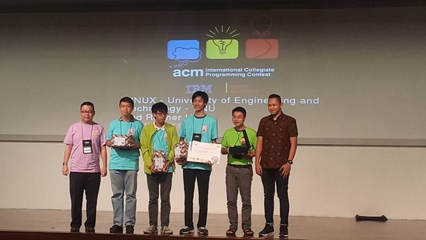 Sinh viên ĐH Quốc gia Hà Nội so tài trong chung kết lập trình toàn cầu tại Mỹ Đội tuyển LINUX của ĐH Công nghệ - ĐH Quốc gia Hà Nội đã xuất sắc vượt qua các vòng loại châu Á tại vòng loại Jakarta và Nha Trang (Ảnh: VAIP).