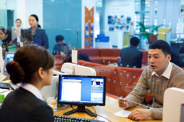 Ngân hàng số sẽ phổ biến trong thời kỳ cách mạng công nghiệp lần thứ tư Việc triển khai các dịch vụ sản phẩm trên các phương tiện số mới là xu hướng phát triển nhưng cũng là thách thức đối với các ngân hàng vì phải đáp ứng yêu cầu giao dịch cho khách hàng và đồng thời phải cân bằng những rủi ro phát sinh, xây dựng hệ thống cô
