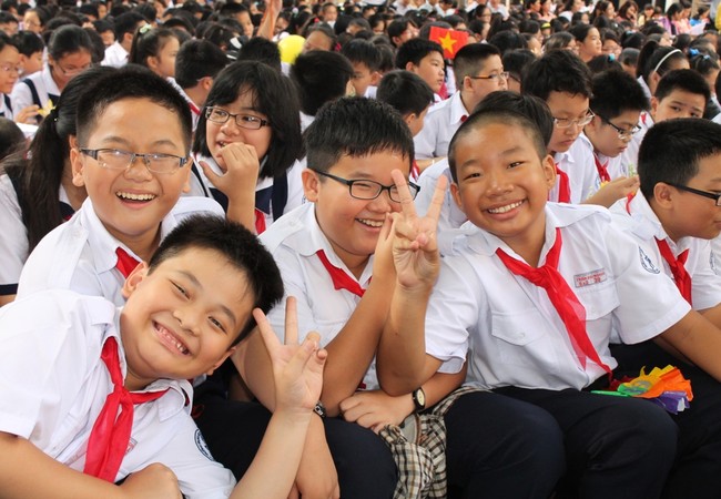 Bố mẹ Việt sẽ phải hầu toà nếu “khoe” ảnh, bảng điểm của con lên Facebook Sau hàng loạt những vụ việc liên quan đến xâm hại trẻ em thời gian qua, việc ban hành Luật Trẻ em mới là cần thiết, nhằm khắc phục những hạn chế, bất cập của Luật năm 2004. Ảnh minh hoạ: Internet.