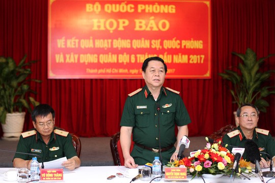 “Thượng tướng Lê Chiêm nói chưa hết ý, dư luận hiểu lầm“ Trung tướng Nguyễn Trọng Nghĩa chủ trì buổi hợp báo sáng 13-7