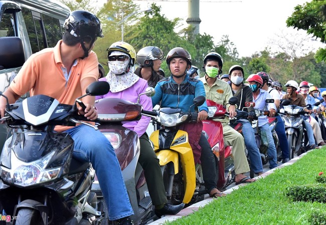 Vé điện tử, bản đồ số trực tuyến giúp TP.HCM thoát Cảnh các phương tiện giao thông tại TP.HCM "dậm chân" tại chỗ vào giờ tan tầm không hề khó gặp. Ảnh minh hoạ: Internet