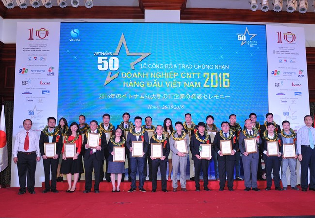 Vietnam’s 50 Leading IT Companies sẽ ưu tiên IoT và các xu hướng công nghệ mới Lễ trao giải 50 Doanh nghiệp CNTT hàng đầu Việt Nam năm 2016.