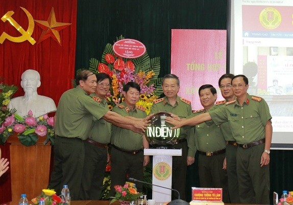 Bộ Công an có thêm một kênh thông tin quan trọng Cục Xây dựng phong trào toàn dân bảo vệ ANTQ cần sớm đưa Trang Thông tin điện tử tổng hợp phong trào toàn dân bảo vệ ANTQ trở thành kênh thông tin quan trọng. Ảnh:
