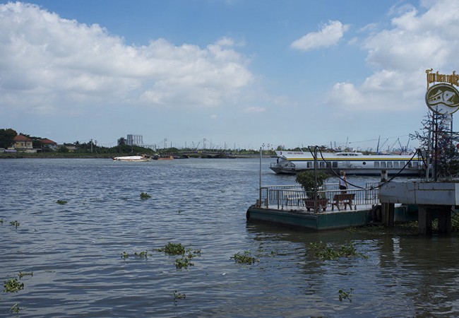Máy “ăn” cỏ rác trên sông- công trình có ý nghĩa thực tiễn lớn Dọn rác, cỏ, bèo... trên các dòng kênh luôn là mối lo của người dân
