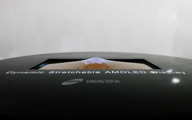Quên phẳng và cong đi, màn hình thậm chí còn “co giãn“ Màn hình có thể co giãn được Samsung giới thiệu