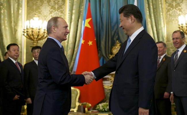 Mỹ hết cửa “ngư ông đắc lợi“ khi Nga, Trung bắt tay Ông Putin và ông Tập gặp gỡ tại điện Kremlin ở Mátxcơva hôm 8/5/2015