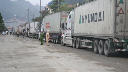 Thành lập khu trung chuyển để hạn chế ùn tắc nông sản Khu trung chuyển hàng hóa được thành lập sẽ giải quyết tình trạng ùn tắc gần như năm nào cũng "đến hẹn lại lên"
