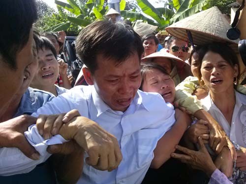 Viện trưởng Tối cao xin lỗi những người bị oan Viện trưởng Tối cao xin lỗi những người bị oan