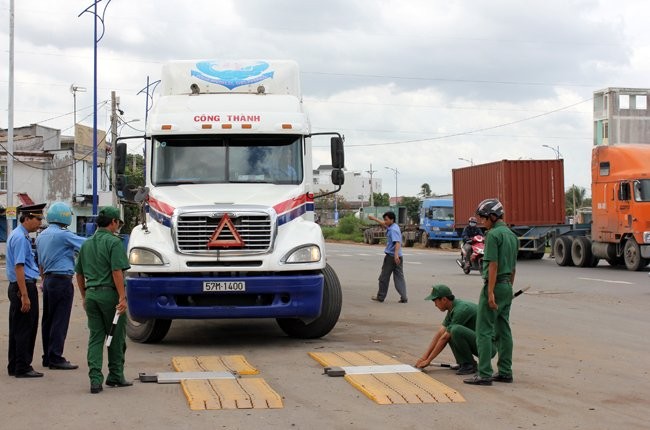 Xử nghiêm doanh nghiệp có xe chở quá tải Xử nghiêm doanh nghiệp có xe chở quá tải