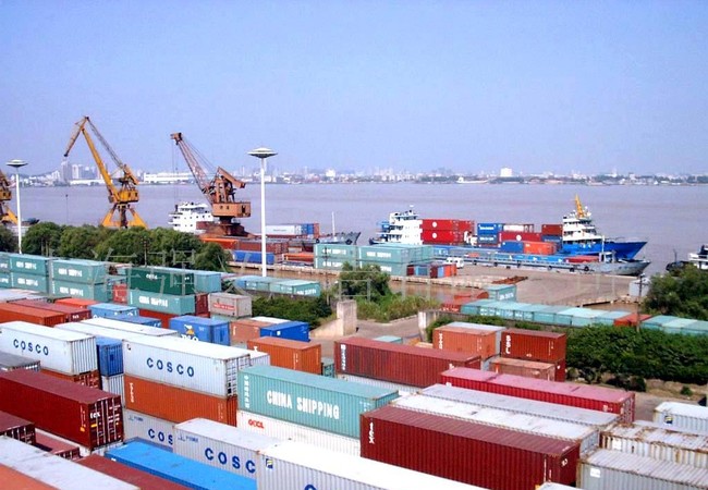 “Một lô hàng thu phí 43 triệu đồng thì còn đâu lợi nhuận cho doanh nghiệp” ? Ảnh minh họa