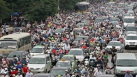Giao thông Hà Nội đang bị quá tải gấp 6-10 lần Giao thông Hà Nội đang bị quá tải gấp 6-10 lần