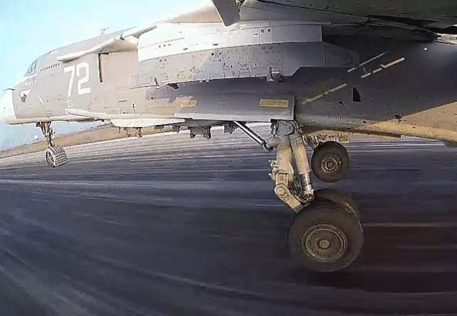 Clip một phi vụ không kích của máy bay siêu thanh Su-24 tại Syria Clip một phi vụ không kích của máy bay siêu thanh Su-24 tại Syria
