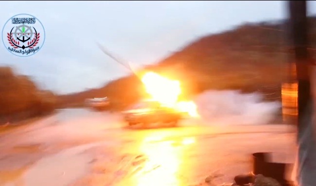 Video phiến quân Hồi giáo Turkman nã rocket vào căn cứ Nga ở Syria? Ảnh cắt từ clip