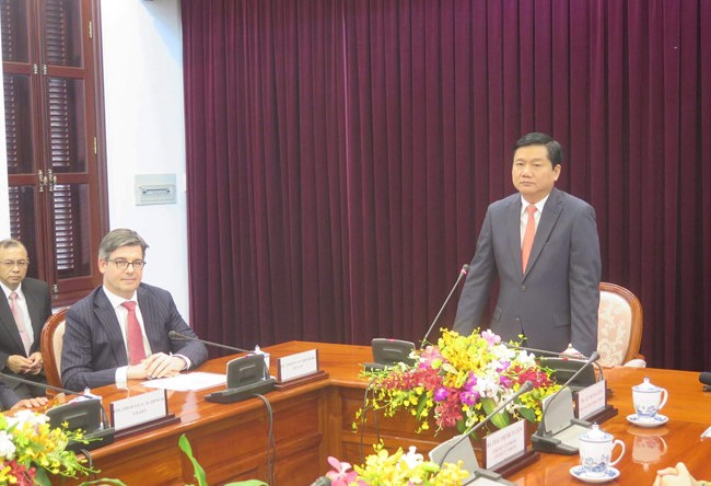 Phó trưởng đoàn lãnh sự: Lời nói của ông Đinh La Thăng thật gần gũi Bí thư Thành ủy TP.HCM Đinh La Thăng tiếp cộng đồng ngoại giao tại TP.HCM - Ảnh: Trung Hiếu