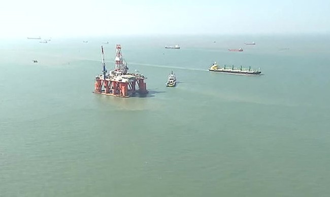Video cận cảnh dàn khoan dầu khí của Nga trên biển Việt Nam Dàn khoan dầu khí của tập đoàn Rosneft trên thềm lục địa Nam Côn Sơn của Việt Nam - Ảnh: Clip đài Nước Nga 24