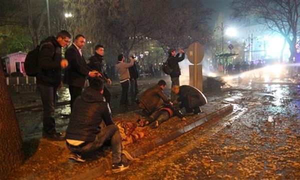 Video bom nổ ở trung tâm Ankara, nhiều nạn nhân thương vong Video bom nổ ở trung tâm Ankara, nhiều nạn nhân thương vong