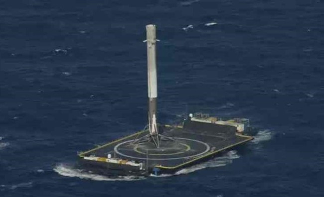 Video Tên lửa của SpaceX hạ cánh trên biển thành công Tên lửa của SpaceX hạ cánh thành công xuống bệ nổi giữa biển. Ảnh: SpaceX