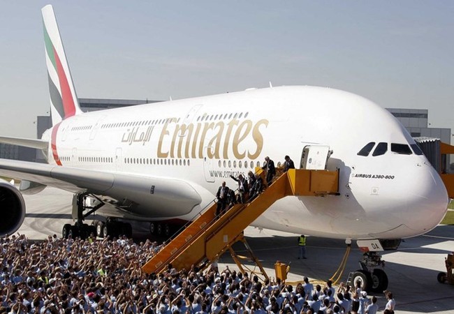 Video Emirates, hãng sở hữu máy bay khổng lồ A380 nhiều nhất thế giới Emirates tiếp tục mua siêu máy bay A380 - Ảnh: Reuters