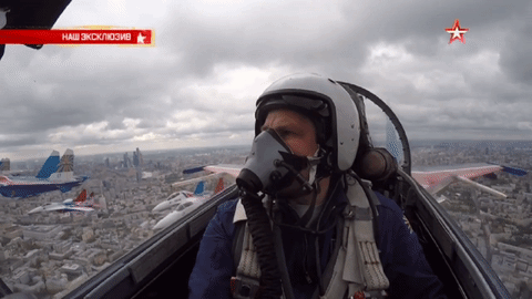 Video từ máy bay Nga bay biểu diễn trên bầu trời Moscow nhân Ngày chiến thắng Video từ máy bay Nga bay biểu diễn trên bầu trời Moscow nhân Ngày chiến thắng