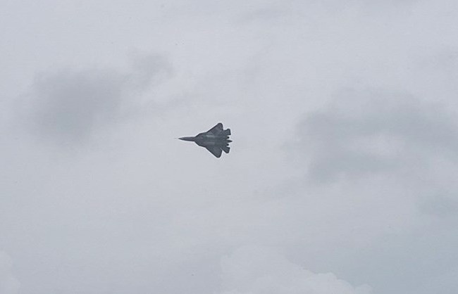 Nga lần đầu đưa tiêm kích tàng hình PAK FA tới Crimea Tiêm kích PAK FA trên bầu trời Crimea ngày 4.6.2016 – NTV