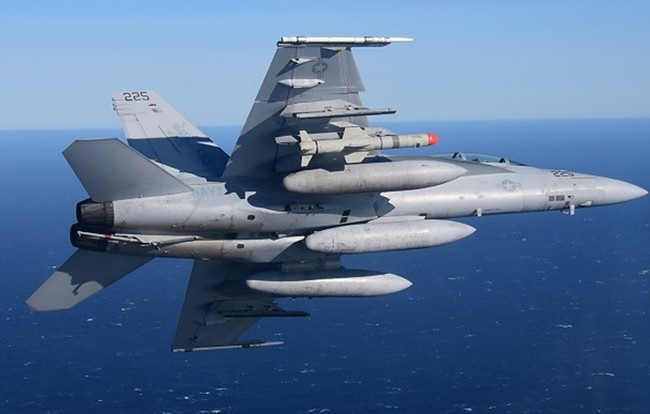 Video tên lửa diệt hạm Harpoon của Mỹ nâng tầm bắn sau 45 năm Tiêm kích F/A-18 Hải quân Mỹ thử tên lửa Harpoon Block II+ ở California, tháng 11.2015 - Ảnh: Hải quân Mỹ