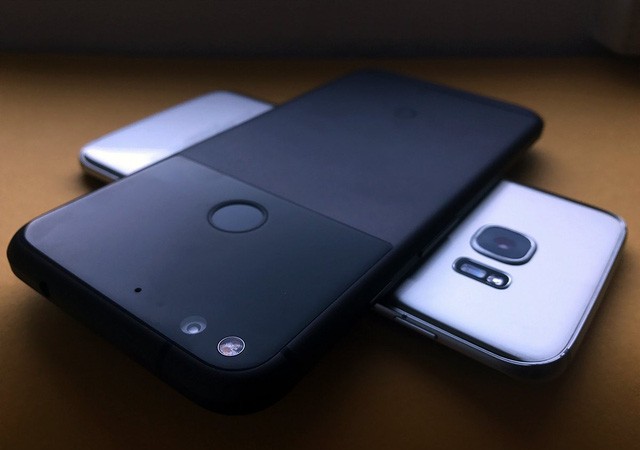 Business Insider: “Xin lỗi Google, camera của Pixel chưa thể đánh bại iPhone 7 và Galaxy S7” Đối với người dùng phổ thông, với các nhu cầu chụp ảnh đời thường thì “Camera của Google Pixel là tốt, nhưng không phải là tốt nhất”.