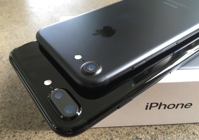 iPhone 7 và iPhone 7 Plus chính hãng tại Việt Nam mở bán vào ngày 11/11 Thông tin này được xác nhận từ một số nhà bán lẻ lớn tại Việt Nam.